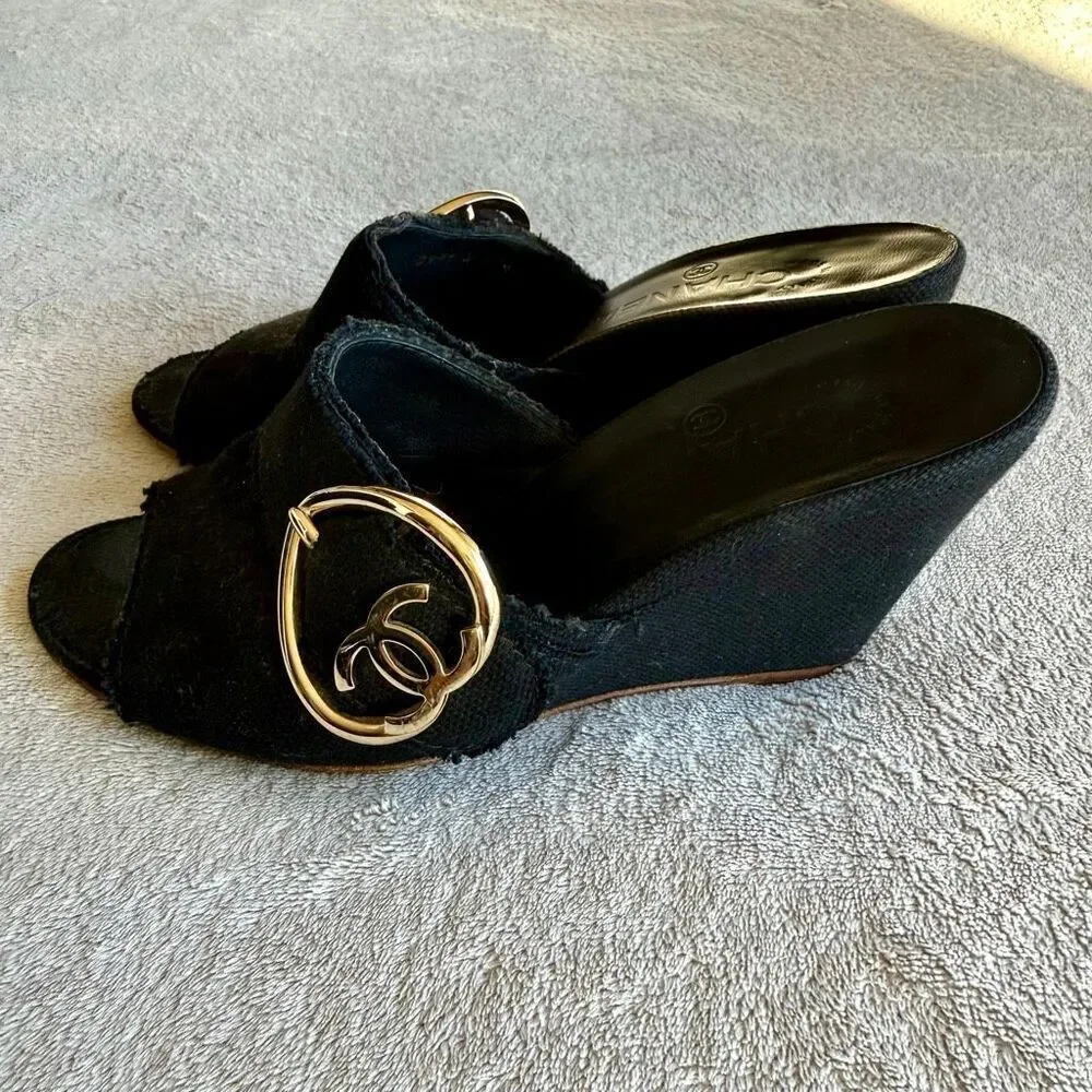 CHANEL preowned good